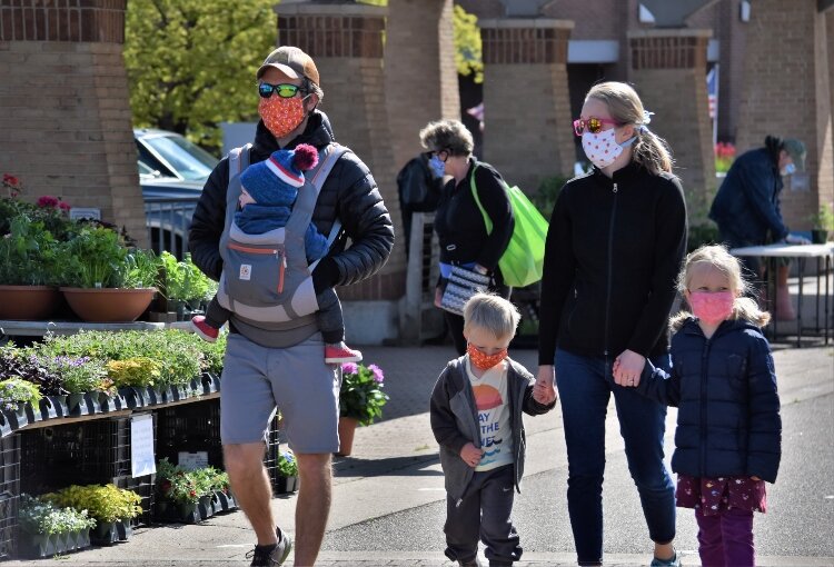 The majority of opening-day visitors wore protective masks.