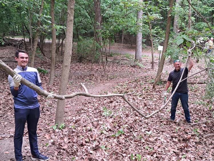Volunteers help out at Ken-O-Sha Park.