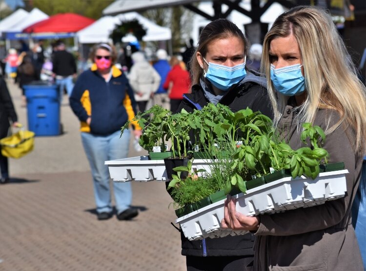 Holland Farmers Market is asking customers to wear masks or facial coverings.
