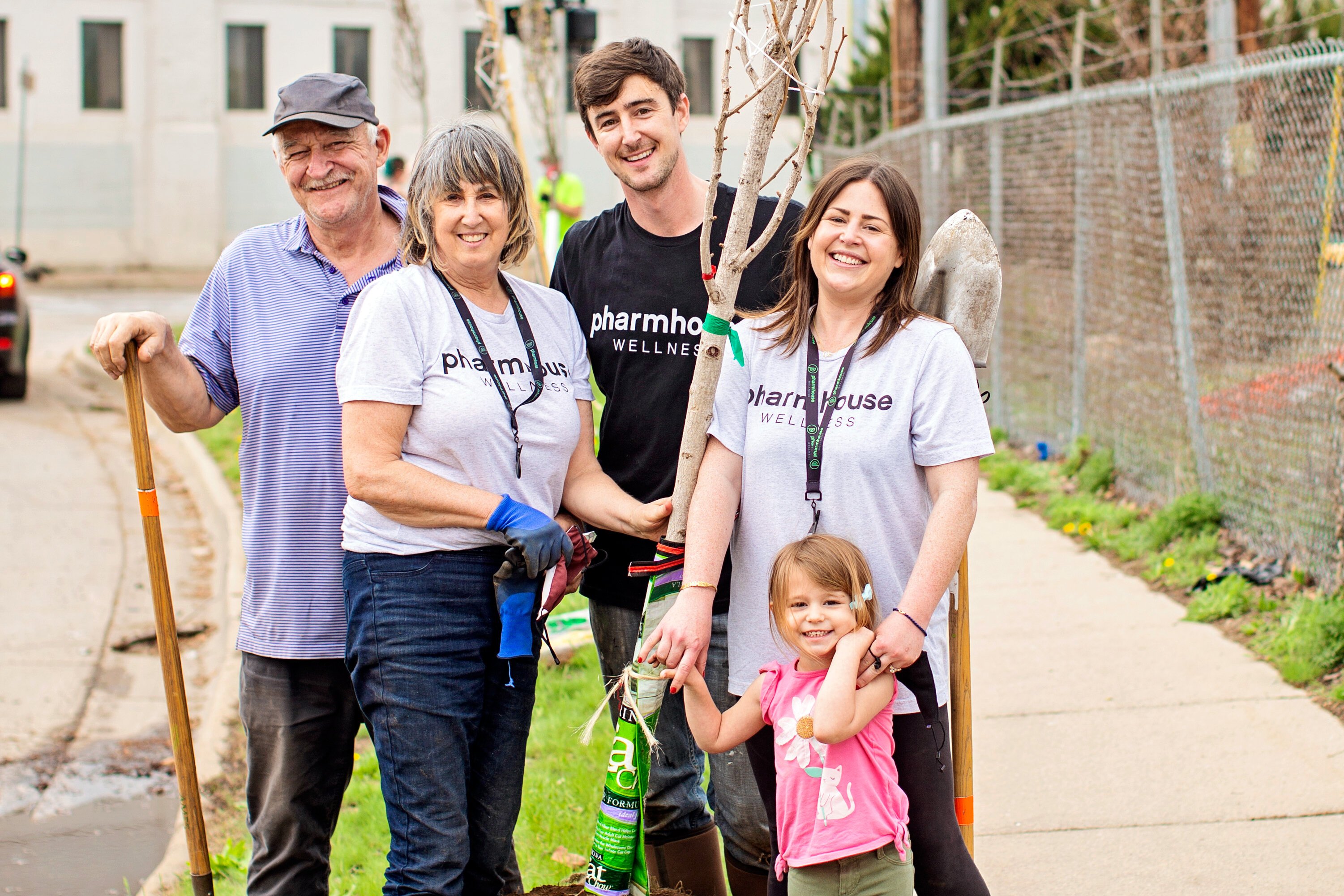 Image of Kornoelje family planting a tree provided by Pharmhouse Wellness