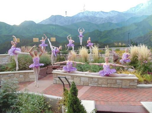 Al fresco ballerinas in Trinidad, CO