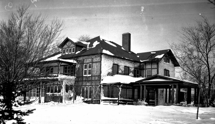 The Getz mansion circa-1910 — after George Getz purchased the farm from Ida Fay, but before he put a big addition to house summer guests.