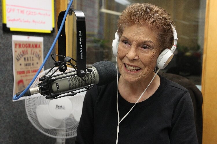 After 57 years, Lu Reyes is retiring as host of Holland’s first Spanish-language radio show. (J.R. Valderas)