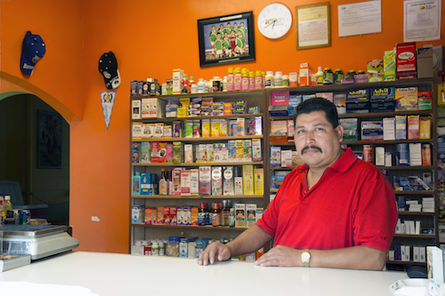 Vicente Velazquez Ramirez propietario de Xela Store